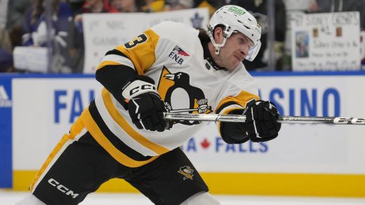 Patrick Kane scores overtime winner in return to Chicago as Sidney Crosby leads Penguins to victory over Flyers